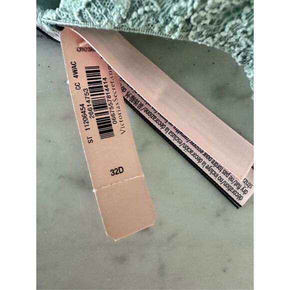 Victoria's Secret 32D *DREAM ANGELS* LIGHTLY LINED SMOOTH DEMI BRA - Picture 2 of 6